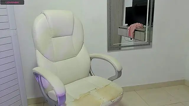 Snapshot of dahian_carter chatting on 10/20/25, 01:22 dahian carter online show from 10/20/25, 01:22