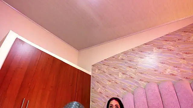 Snapshot of kathy-steven chatting on 02/18/26, 01:45 kathy-steven online show from 02/18/26, 01:45