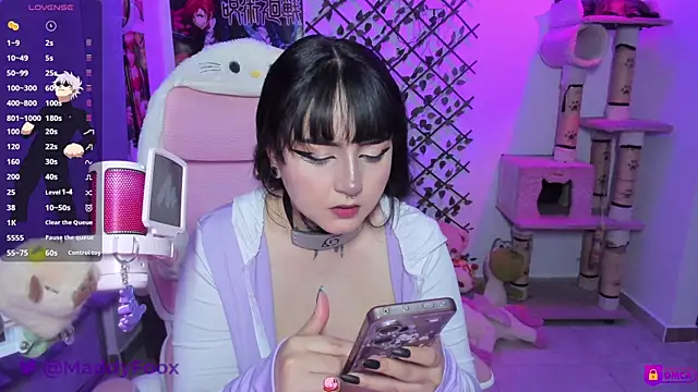 Snapshot of MaddyFooxx chatting on 06/25/26, 11:42 MaddyFooxx online show from 06/25/26, 11:42
