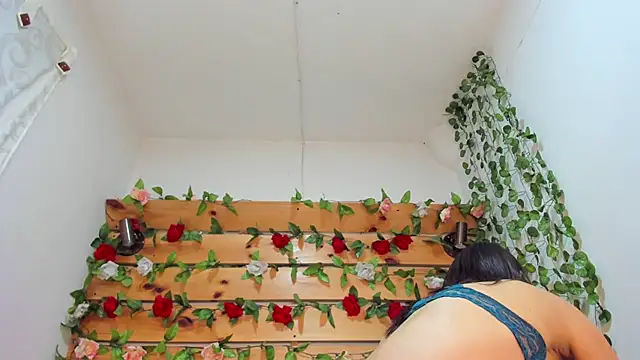 daniela casallas  online show from 03/20/25, 05:36