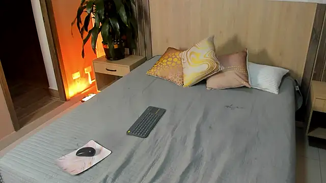 rebeca cortez  online show from 05/09/26, 07:52