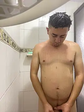 Snapshot of DanielGomez9 chatting on 12/13/24, 01:12 DanielGomez9 online show from 12/13/24, 01:12