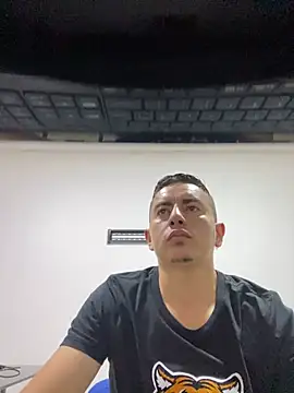 Snapshot of DanielGomez9 chatting on 12/17/24, 11:16 DanielGomez9 online show from 12/17/24, 11:16