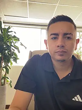 Snapshot of DanielGomez9 chatting on 12/25/24, 03:06 DanielGomez9 online show from 12/25/24, 03:06