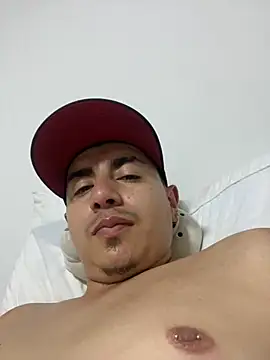 Snapshot of DanielGomez9 chatting on 01/27/25, 04:41 DanielGomez9 online show from 01/27/25, 04:41