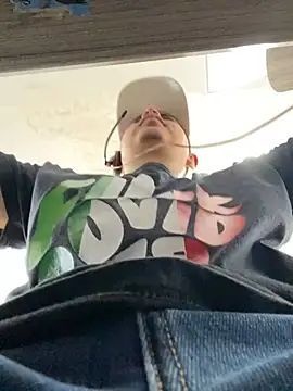 Snapshot of DanielGomez9 chatting on 01/27/25, 02:35 DanielGomez9 online show from 01/27/25, 02:35