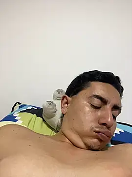 Snapshot of DanielGomez9 chatting on 03/21/25, 04:06 DanielGomez9 online show from 03/21/25, 04:06