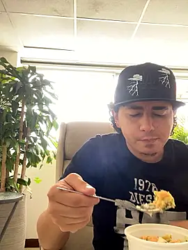 Snapshot of DanielGomez9 chatting on 09/23/25, 05:16 DanielGomez9 online show from 09/23/25, 05:16