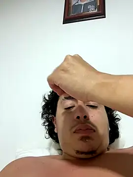 Snapshot of DanielGomez9 chatting on 10/14/25, 02:45 DanielGomez9 online show from 10/14/25, 02:45