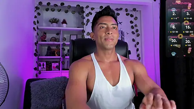 Couple muscle1 online show from 12/26/24, 10:20