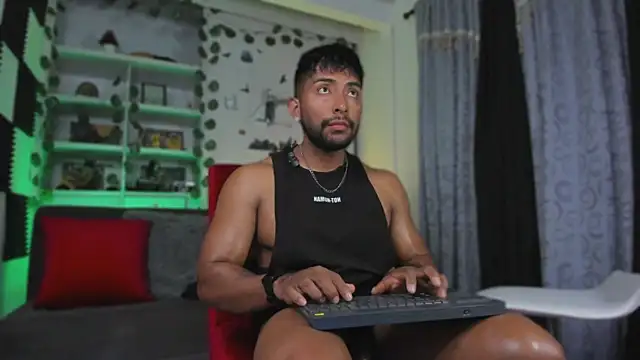 Couple muscle1 online show from 11/27/25, 07:38