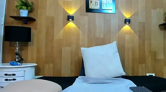Snapshot of marianaa90 chatting on 01/11/25, 03:42 marianaa90 online show from 01/11/25, 03:42
