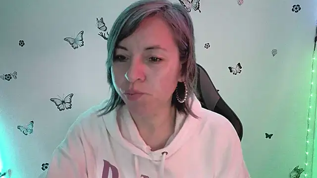 Lady breaks hearts online show from 03/17/26, 01:14