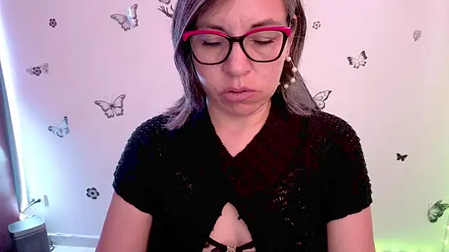Lady breaks hearts online show from 04/27/26, 01:20