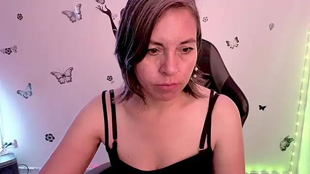 Lady breaks hearts online show from 05/08/26, 01:16