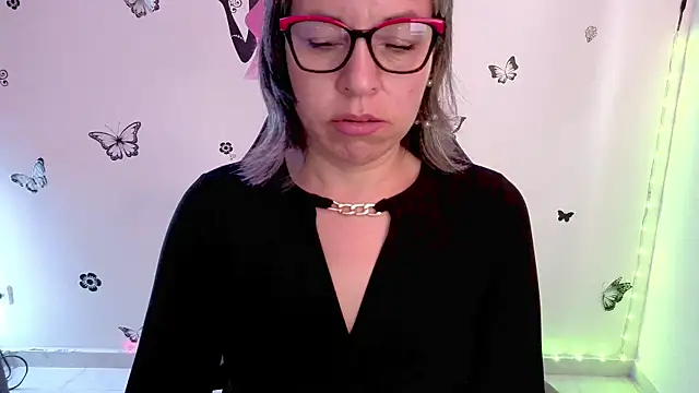 Lady breaks hearts online show from 05/12/26, 01:19