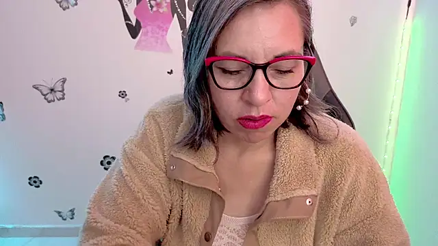 Lady breaks hearts online show from 06/03/26, 01:25