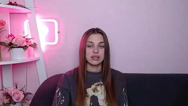 Snapshot of MilanaAngelAs chatting on 04/21/26, 07:39 MilanaAngelAs online show from 04/21/26, 07:39
