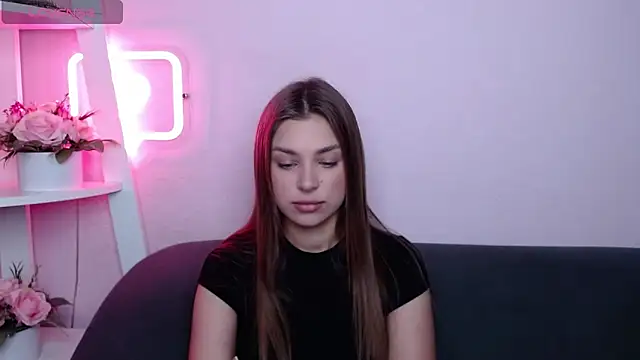 Snapshot of MilanaAngelAs chatting on 06/14/26, 04:47 MilanaAngelAs online show from 06/14/26, 04:47