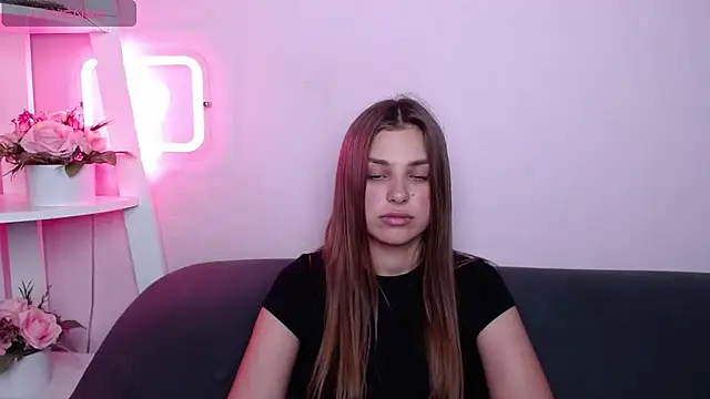 Snapshot of MilanaAngelAs chatting on 06/20/26, 04:54 MilanaAngelAs online show from 06/20/26, 04:54