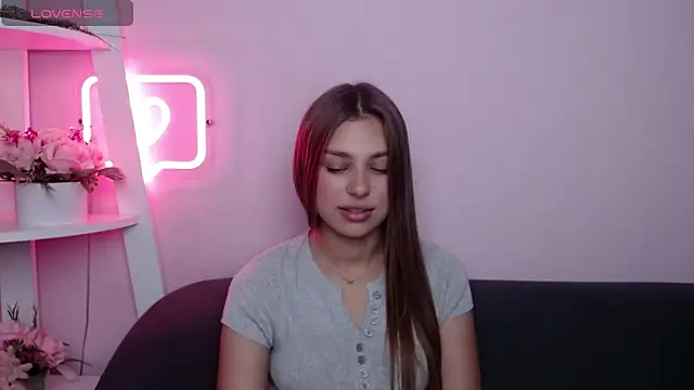 Snapshot of MilanaAngelAs chatting on 06/27/26, 04:50 MilanaAngelAs online show from 06/27/26, 04:50