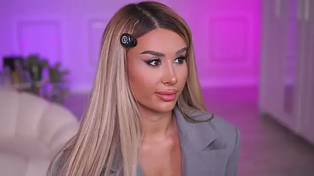 EvaZane online show from 10/30/25, 08:20