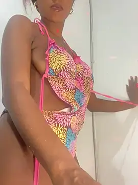 Snapshot of Shhainaysweet chatting on 03/22/25, 09:42 Shhainaysweet online show from 03/22/25, 09:42