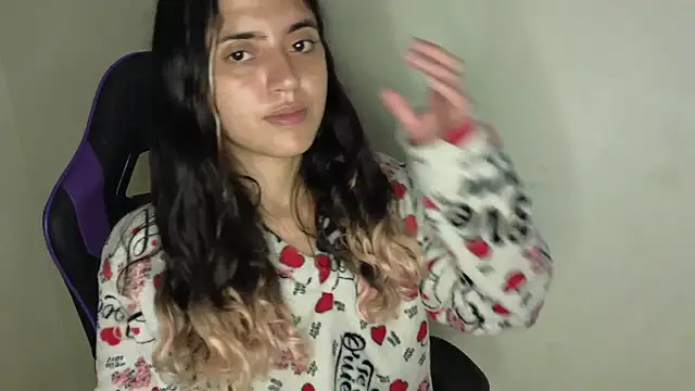 Snapshot of ViolettaSummer chatting on 02/09/25, 02:28 ViolettaSummer online show from 02/09/25, 02:28