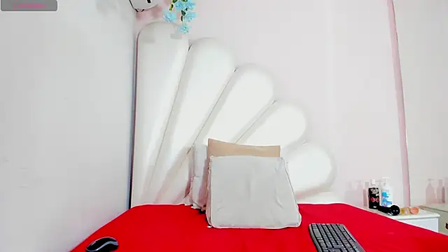 Lorena Hawkins online show from 02/03/25, 01:40