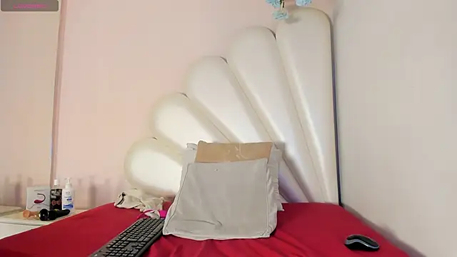 Lorena Hawkins online show from 02/19/25, 01:39