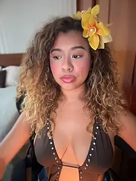Snapshot of LEONCITA_ chatting on 06/19/26, 12:09 LEONCITA online show from 06/19/26, 12:09