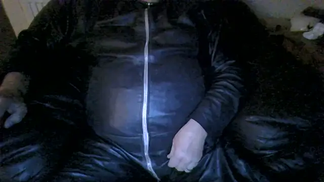 Snapshot of Leatherman63 chatting on 06/05/26, 02:29 Leatherman63 online show from 06/05/26, 02:29