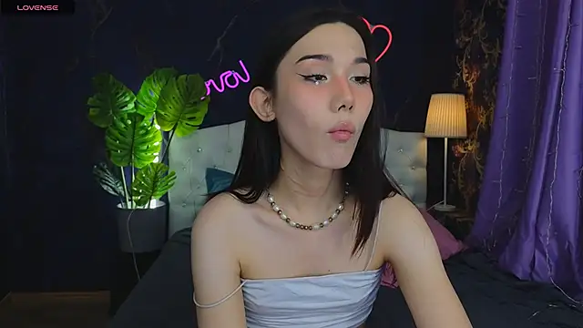 Kaia Sunshine Mia online show from 12/04/24, 04:27