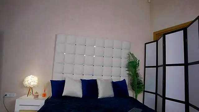 NicoleRosss online show from 03/04/25, 06:18