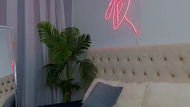 NicoleRosss online show from 05/31/26, 06:09