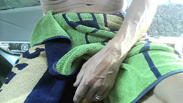 ewuich1 online show from 04/16/26, 03:35