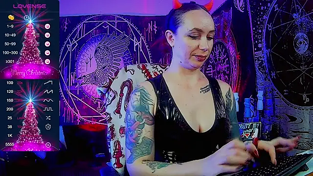 Snapshot of miss_jenna_lovee chatting on 12/10/24, 11:43 miss jenna lovee online show from 12/10/24, 11:43