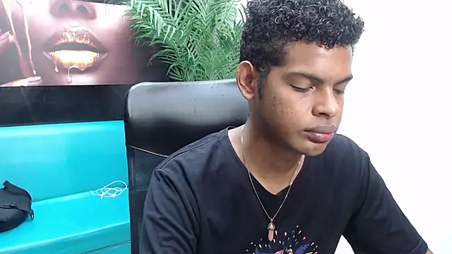 boylittle19cm online show from 03/19/25, 12:23