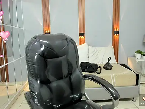 boylittle19cm online show from 09/12/25, 12:05