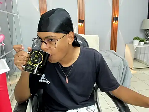 boylittle19cm online show from 09/13/25, 12:16