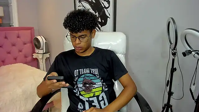 boylittle19cm online show from 09/26/25, 12:20