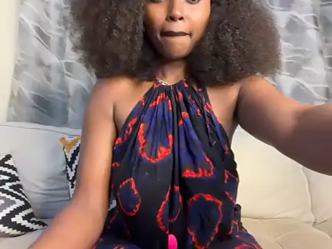 Snapshot of Chocolate_queen2 chatting on 06/19/26, 04:28 Chocolate queen2 online show from 06/19/26, 04:28