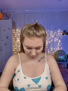 D0nna  online show from 02/13/26, 08:27