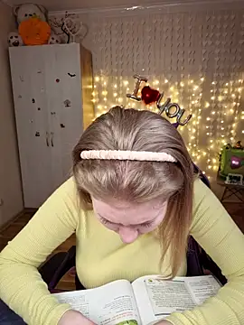 D0nna  online show from 03/10/26, 09:53