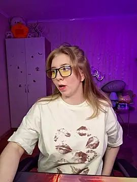 D0nna  online show from 04/04/26, 02:58