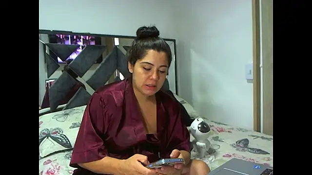 Snapshot of adan_eva960 chatting on 11/11/25, 01:00 adan eva960 online show from 11/11/25, 01:00