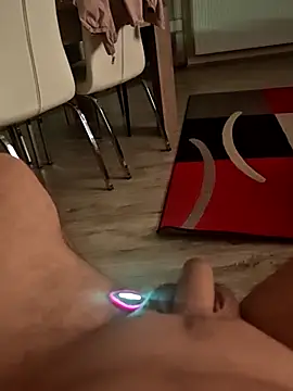 Szeltolo001 online show from 04/15/26, 09:37