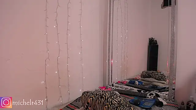 Snapshot of Mia__reys chatting on 02/02/25, 04:54 Mia reys online show from 02/02/25, 04:54