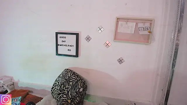 Snapshot of Mia__reys chatting on 09/21/25, 01:13 Mia reys online show from 09/21/25, 01:13