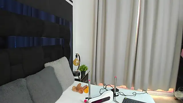 CahitlinBell online show from 12/13/24, 08:58